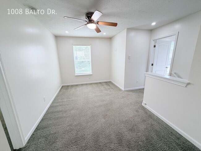 Building Photo - 1008 Balto Dr