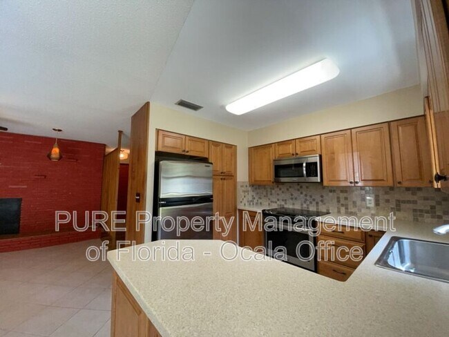 Building Photo - 4211 SW 6th Ave