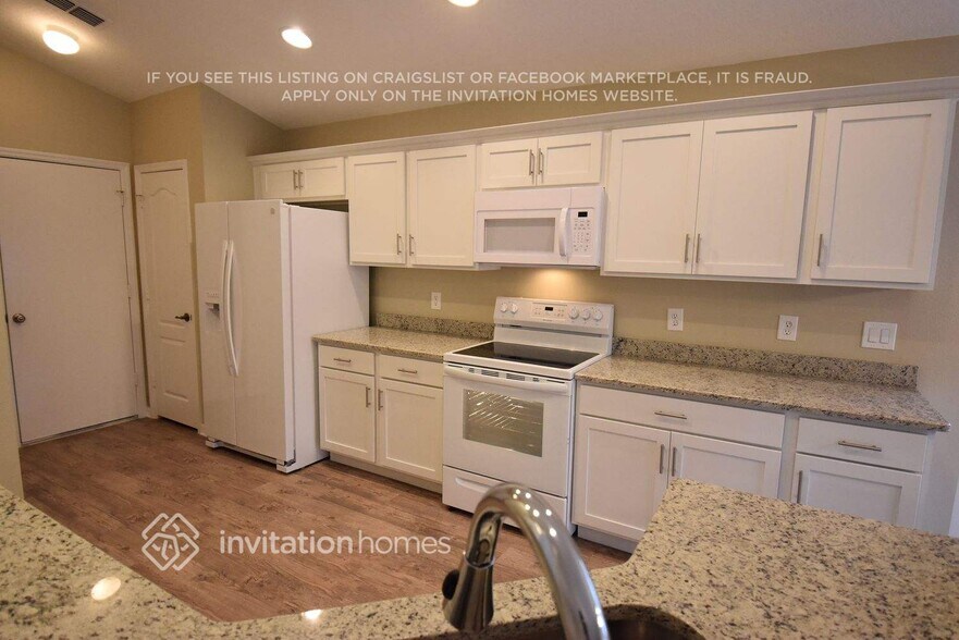 Building Photo - 16422 Cedar Run Dr