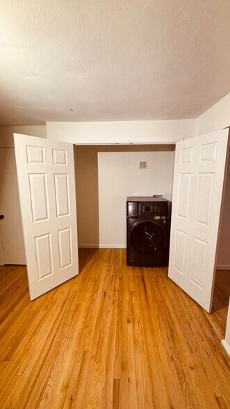 Building Photo - 42 Young Ave