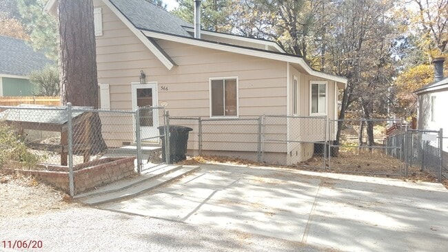 Building Photo - Spacious 4-Bedroom, 2-Bath Home ? Pet Friendly!