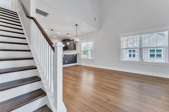 Building Photo - Elegant 3 Bed / 2.5 Bath Luxury Townhome + Bonus Room in Indigo Pointe with Main-Level Primary Su...