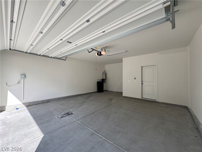 Building Photo - 1510 Bat Hawk St