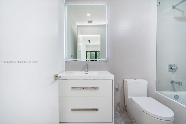 Building Photo - 204 Sunrise Dr
