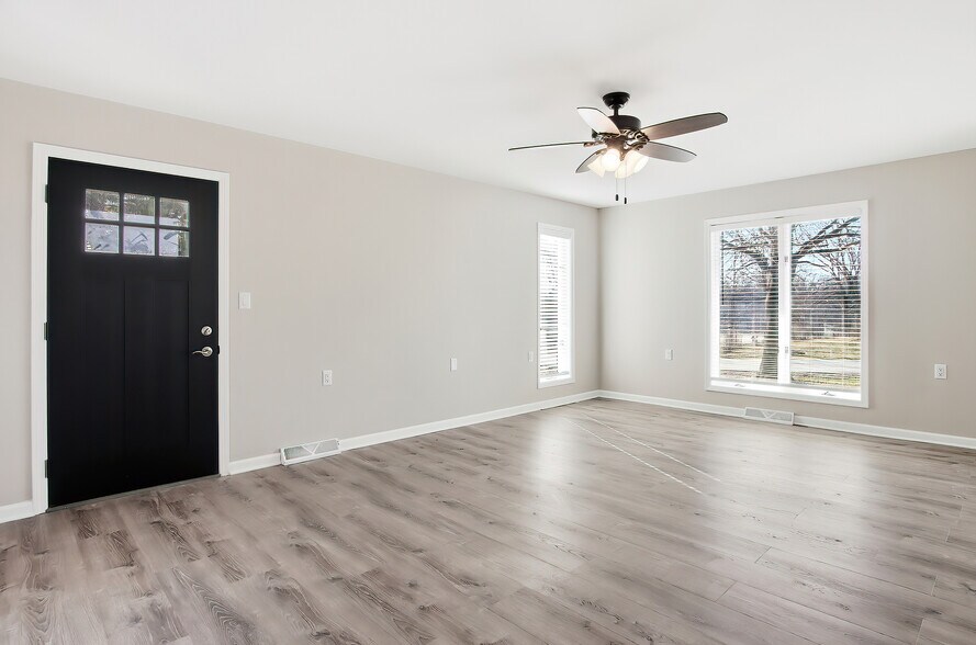 Building Photo - 6582 Lakeside Rd