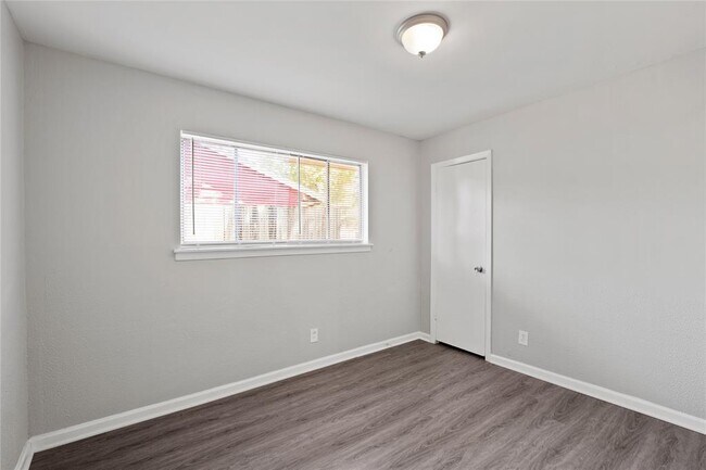 Building Photo - 9610 Foredale St