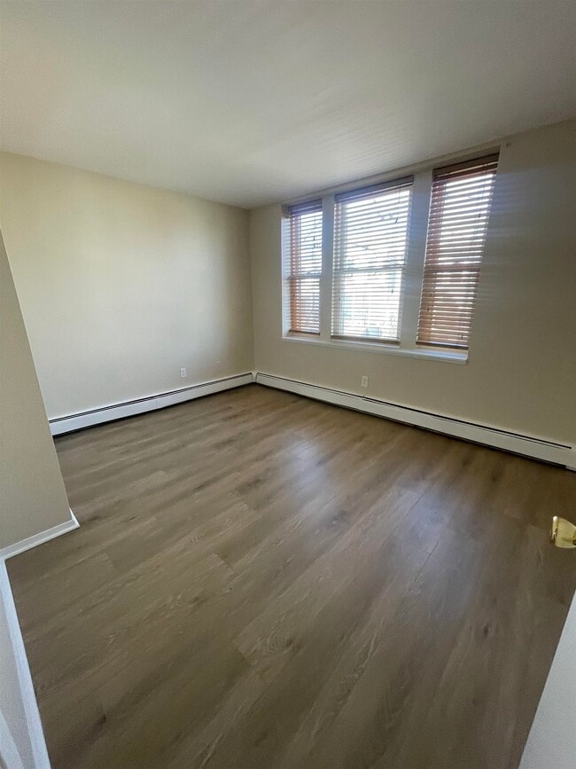 Building Photo - 787 Summit Ave