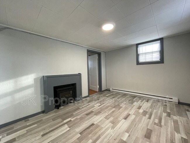 Building Photo - 1727 8th Ave N