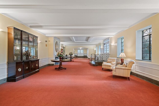 Building Photo - 25-40 31st Ave-4K