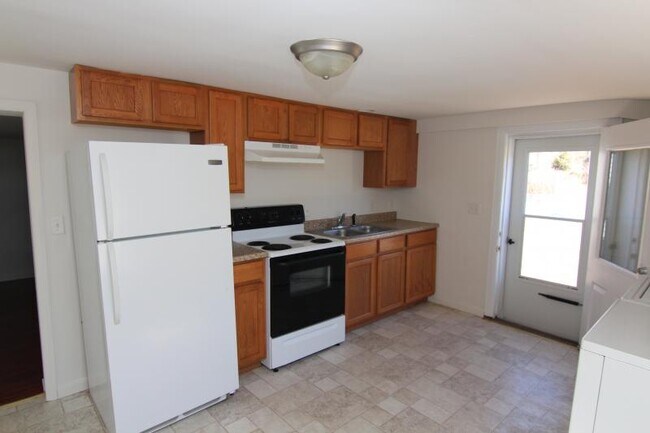 Building Photo - 76 Chestnut St