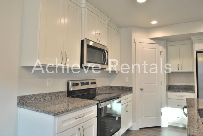 Building Photo - Conveniently Located North Logan Village Townhome | Near Utah State and Hospitals