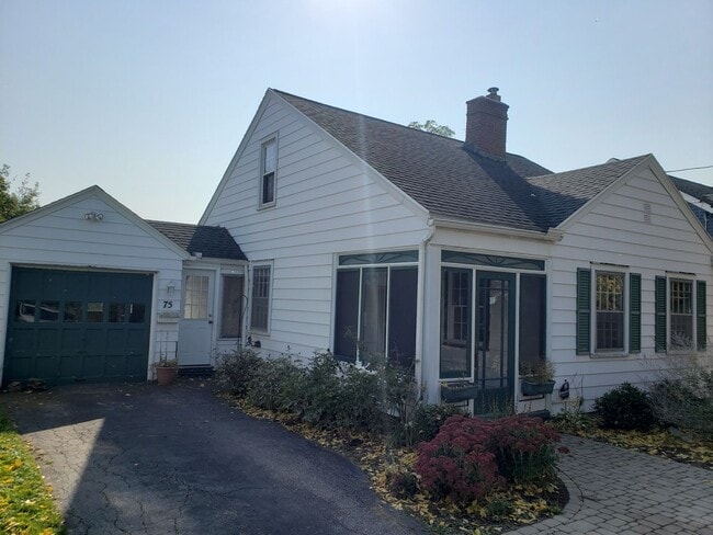 Primary Photo - Charming 3 bedroom single family home loca...