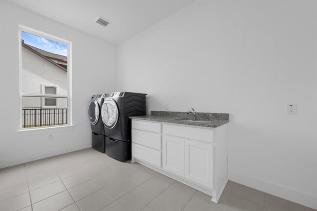 Building Photo - 2304 Novara Trl