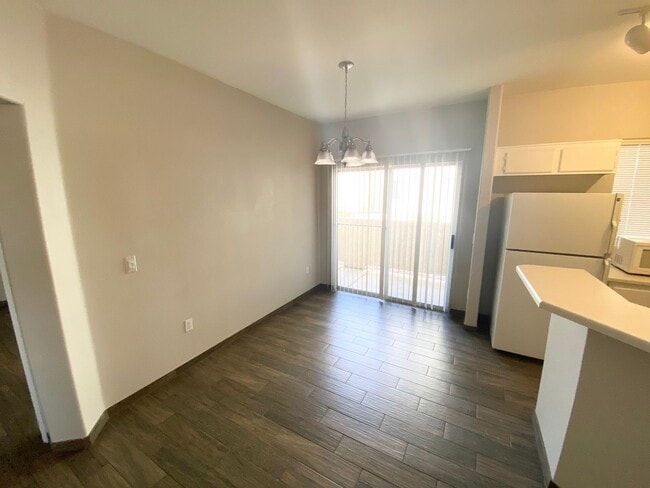 Building Photo - Gated Community Comfort – 2 Bed, 2 Bath Be...