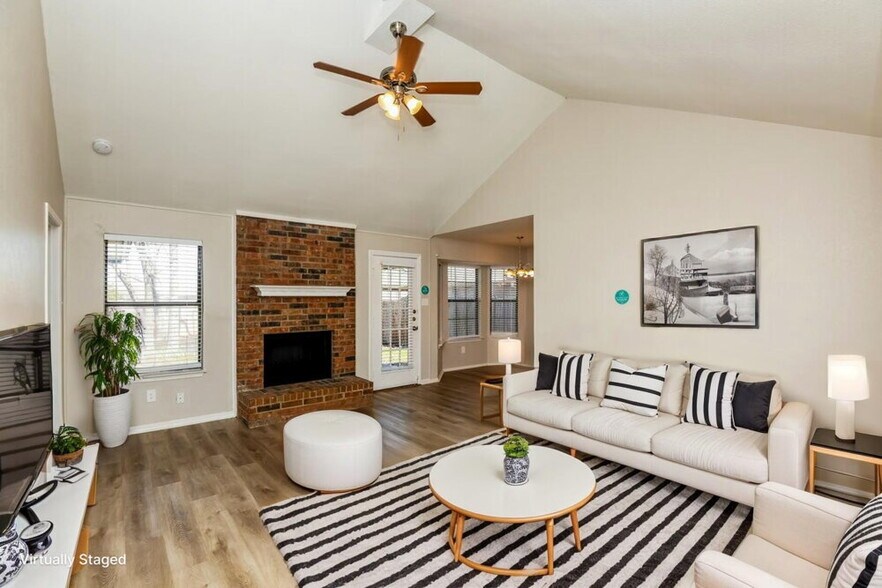 Building Photo - 1354 Gainsborough Way