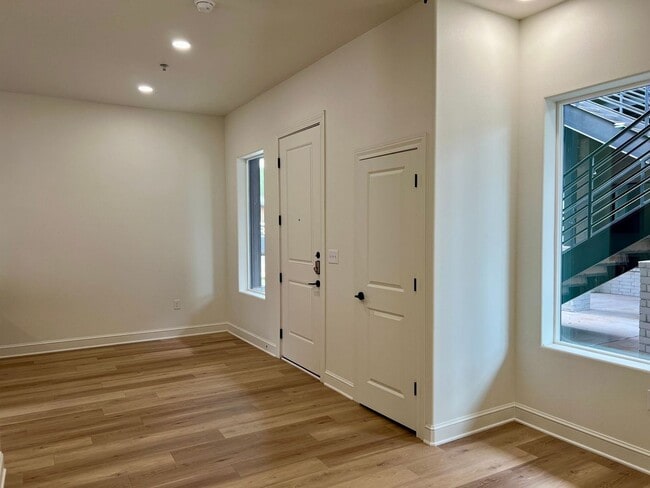 Building Photo - The Court At Overton