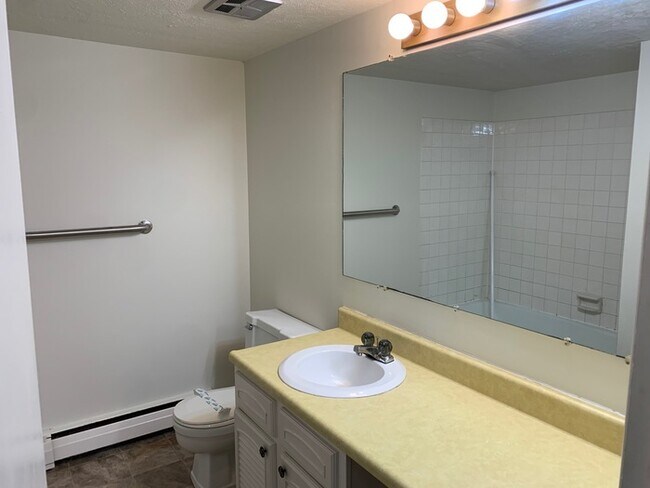 Building Photo - 723 Fairmont Dr
