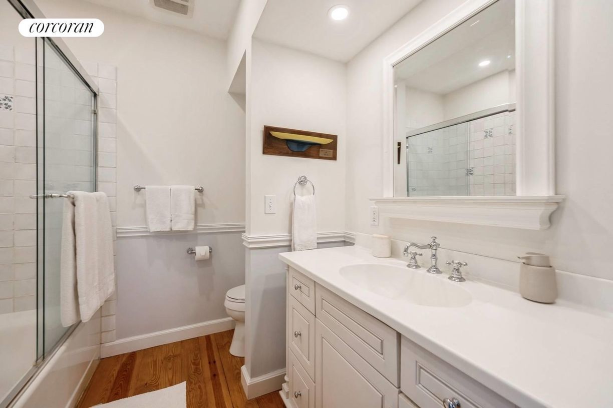 Building Photo - 70 Miller Ln E