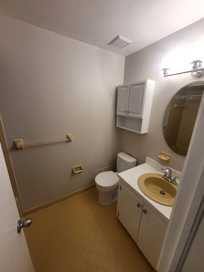 Building Photo - EASTON PLACE