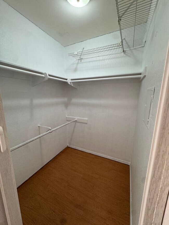 Building Photo - Beautiful Condo in Bonita