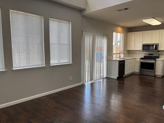 Building Photo - Terrific Brentwood Neighborhood steps from...