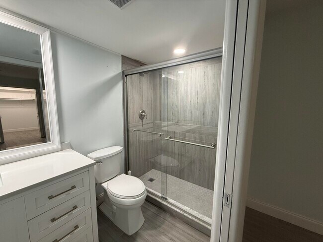 Building Photo - 121 Wettaw Ln