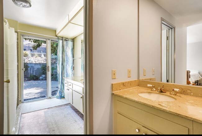 Building Photo - 6216 Paseo Cyn Dr