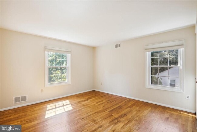 Building Photo - 8709 Sleepy Hollow Ln