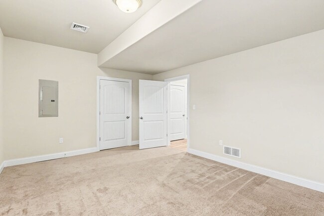 Building Photo - Three bedroom, 2.5 townhome in Mechanicsburg near Trindle Rd.