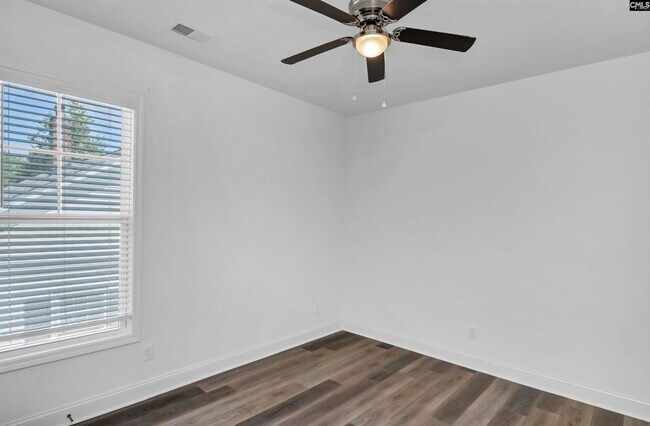 Building Photo - 2035 Rosewood Dr