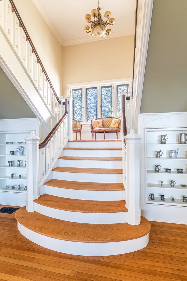 Building Photo - 39 Rockcraft