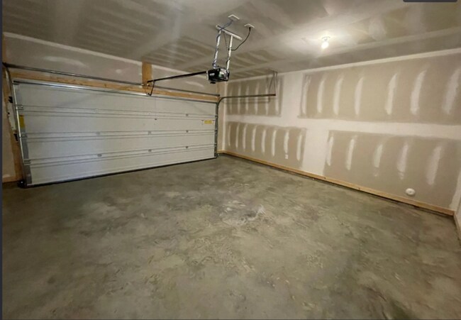 Building Photo - 229 Chelsea Pk Cir