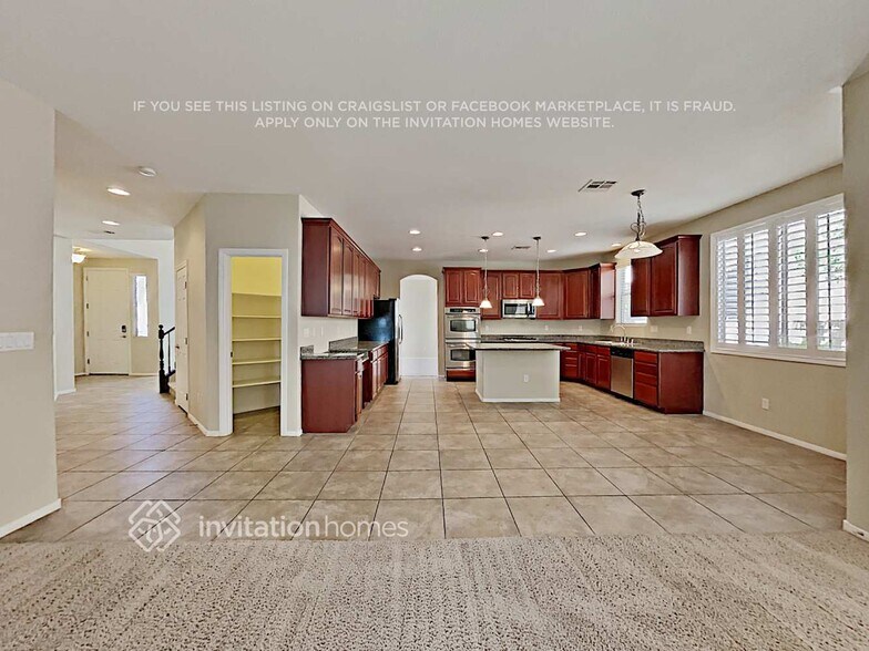 Building Photo - 2730 Craigmillar St