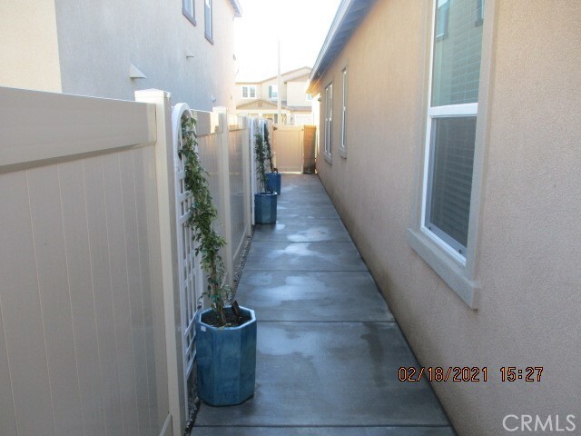 Building Photo - 34578 Running Canyon Dr