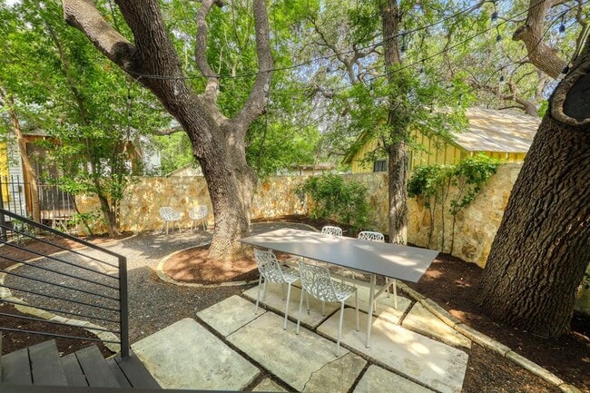 Building Photo - 1010 Hillside Ave