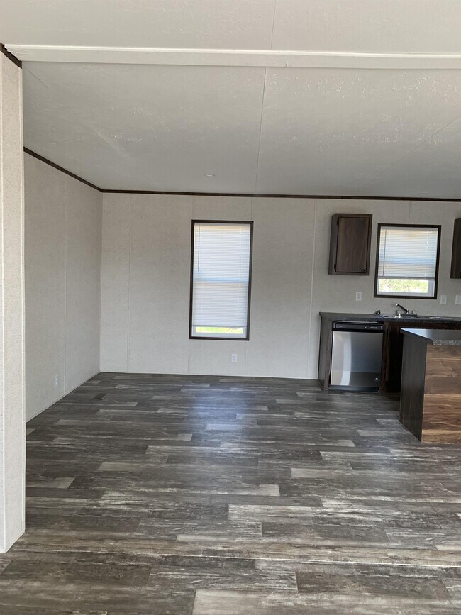 Building Photo - 104 Bristol St