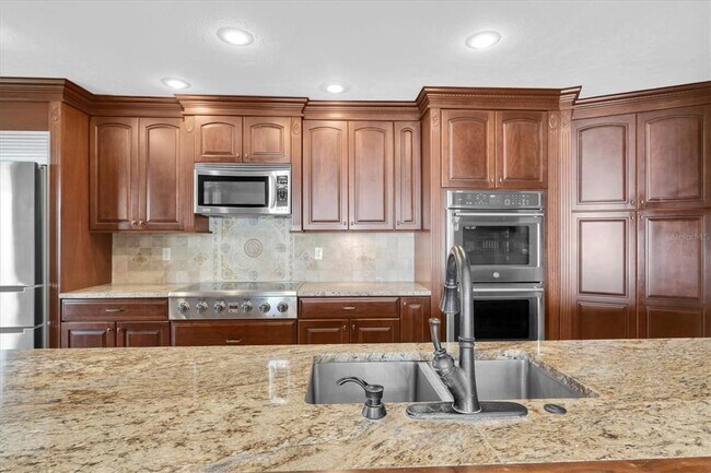 Building Photo - 5810 Bahama Shores Dr S