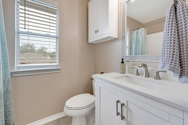 Building Photo - 4102 Caneshaw Dr