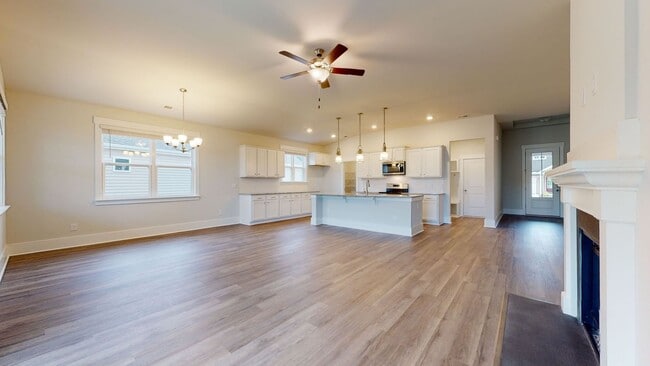 Building Photo - 3 Bedroom Home in WATERSIDE!