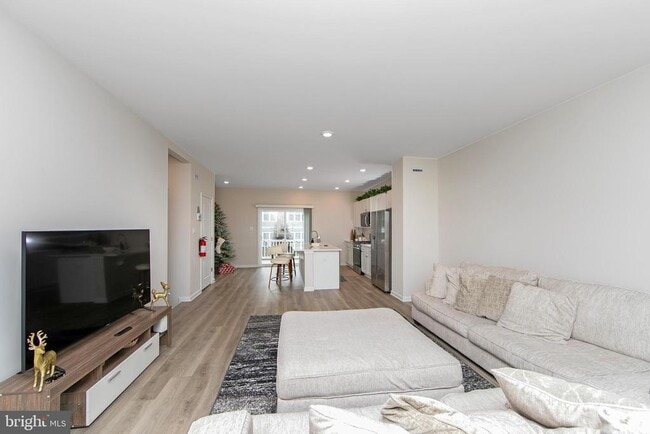 Building Photo - 272 Macoun Way