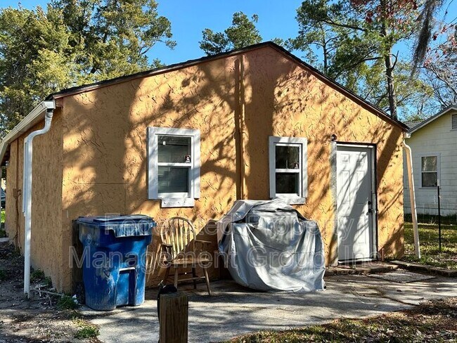 Building Photo - 3952 Bessent Rd