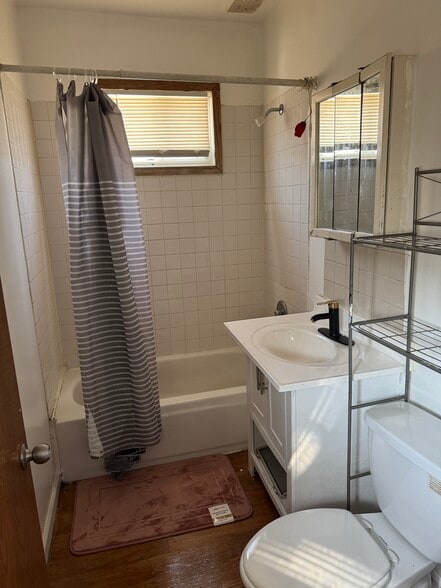 Building Photo - 2352 Poland St