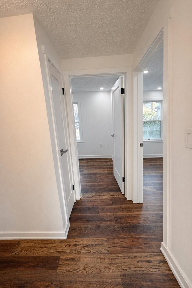 Building Photo - 87 Merseles St