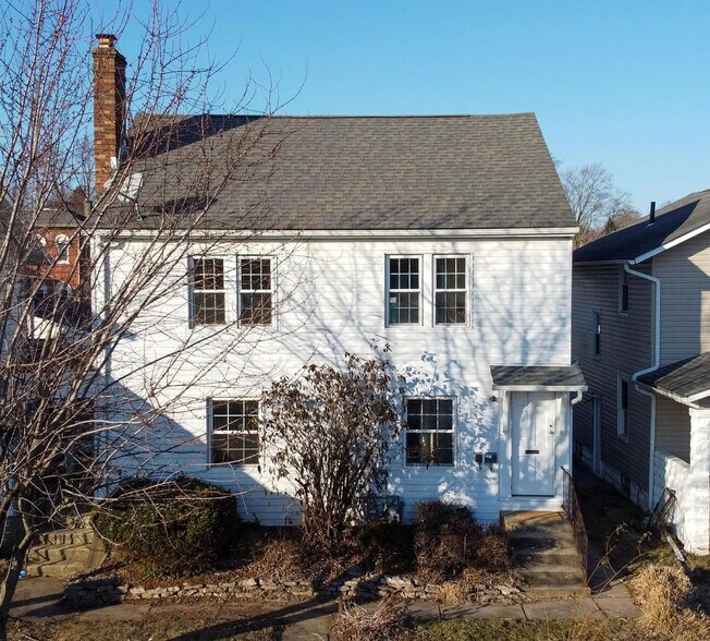 Building Photo - 302 Everett Ave