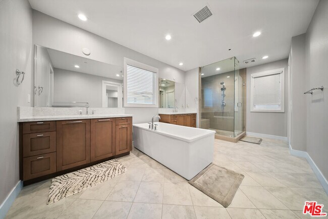 Building Photo - 20643 Wood Rose Ct