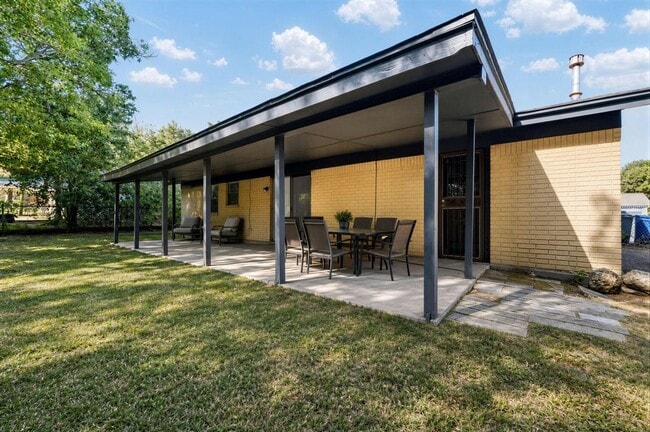 Building Photo - 301 Carothers St