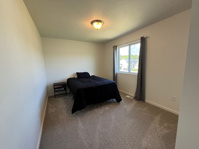 Building Photo - Spacious & Fully Furnished 5-Bedroom Colon...