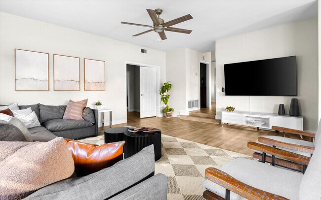 Building Photo - 5604 E Beverly Ln