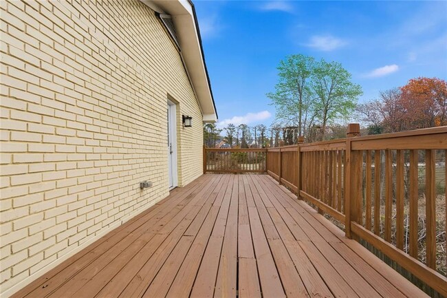 Building Photo - 1848 Winthrop Dr SE