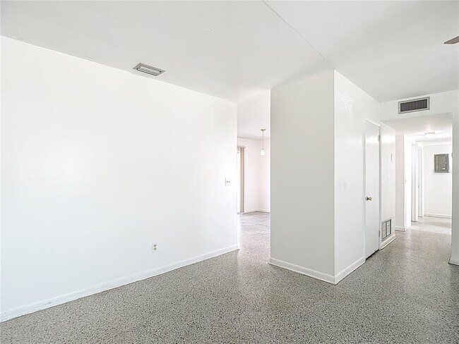 Building Photo - 7717 W Hiawatha St